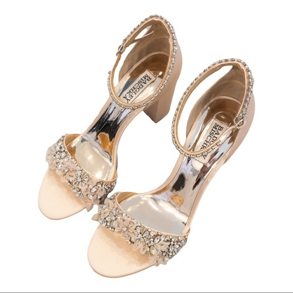 Badgley Mischka Collection Finesse Ankle Strap Sandal in Seashell Satin Size 7.5 - Picture 3 of 13